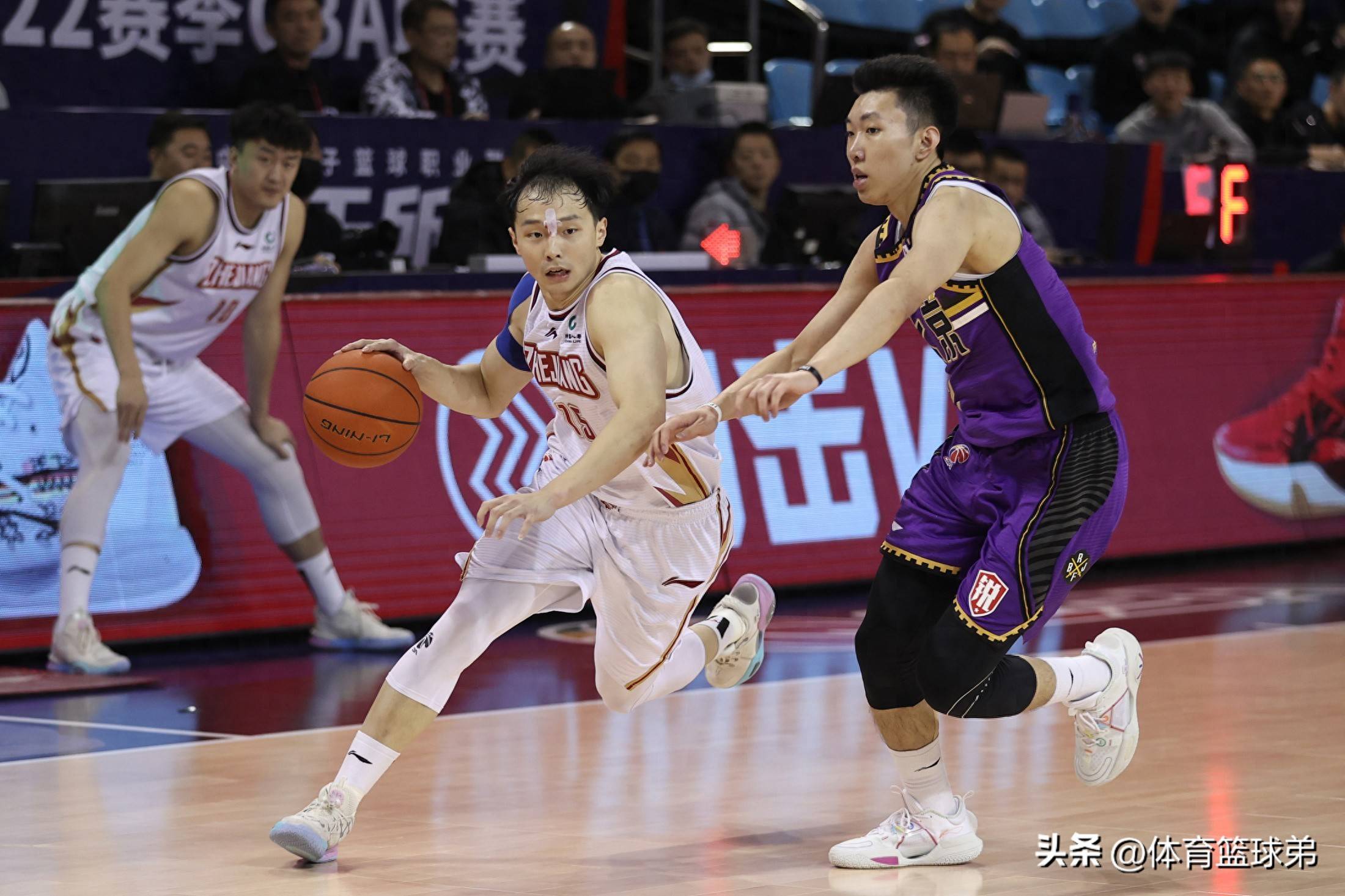 包含NBA总决赛倒计时；广州队赛后再遭质疑；细节引发关注；悬念犹存；阵容厚度经受考验的词条